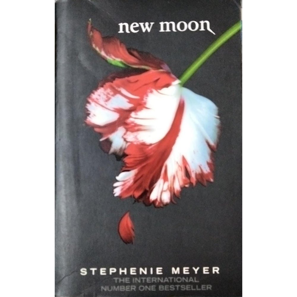 New Moon By Stephnie Meyer Half Price Books India Books inspire-bookspace.myshopify.com Half Price Books India