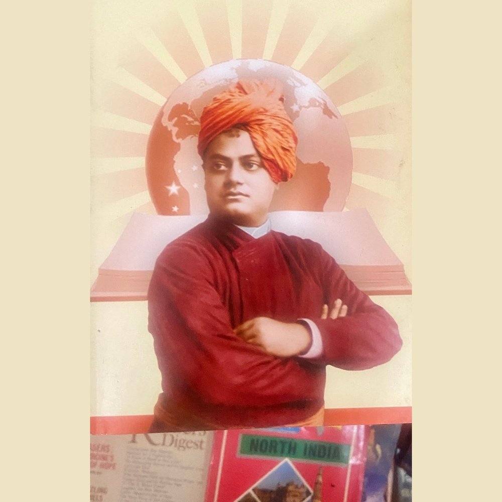 Bahusparshi Vivekananda by Ramesh Patange