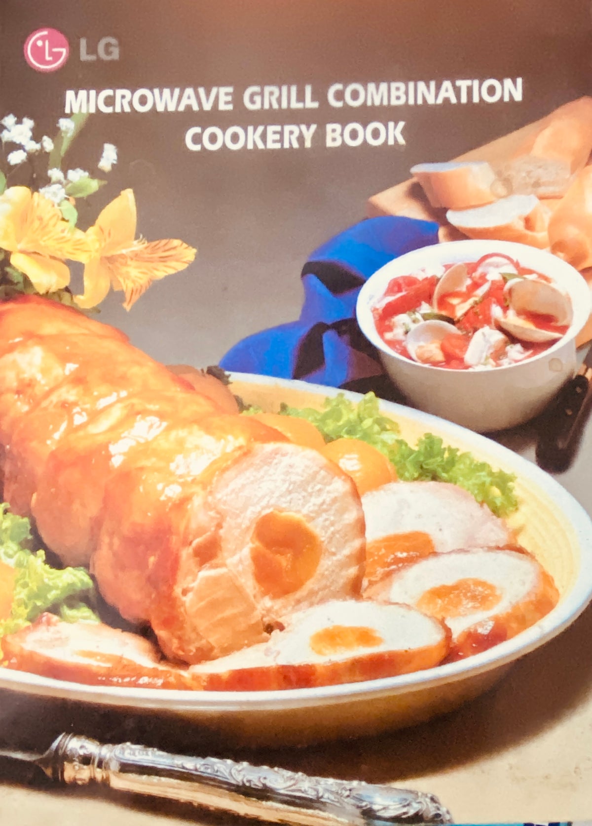 MICROWAVE GRILL COMBINATION COOKERY BOOK (D)
