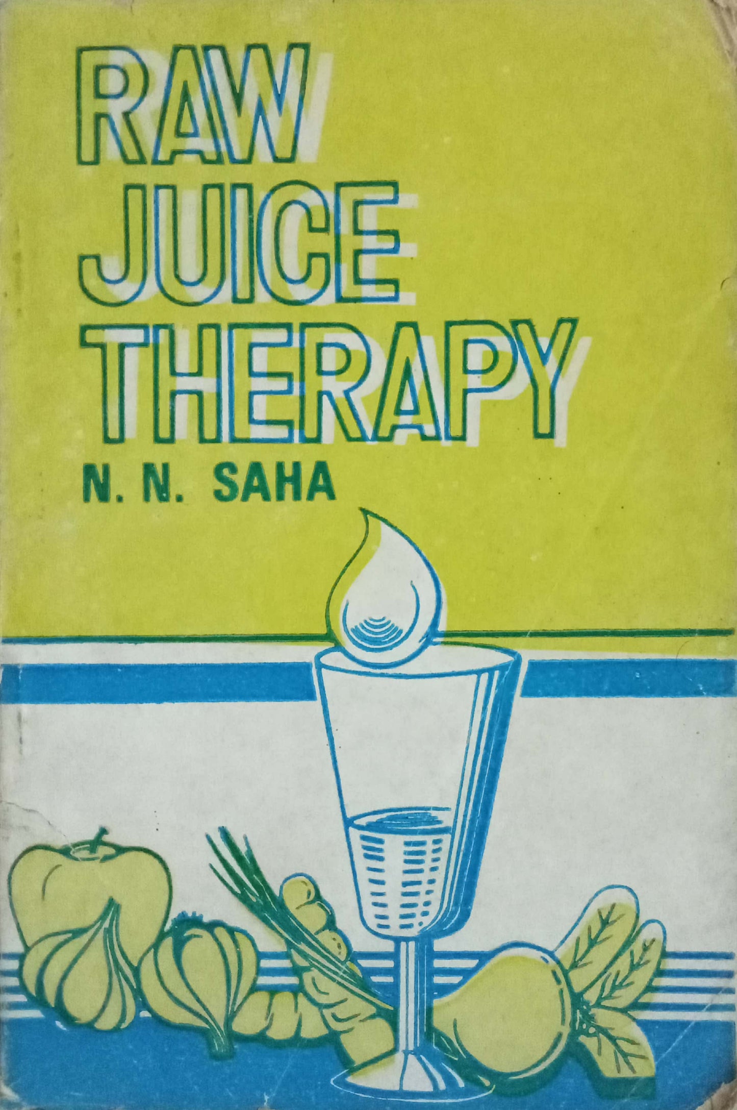 Book cover of 'Raw Juice Therapy' by N.N. Saha with green and blue design elements.