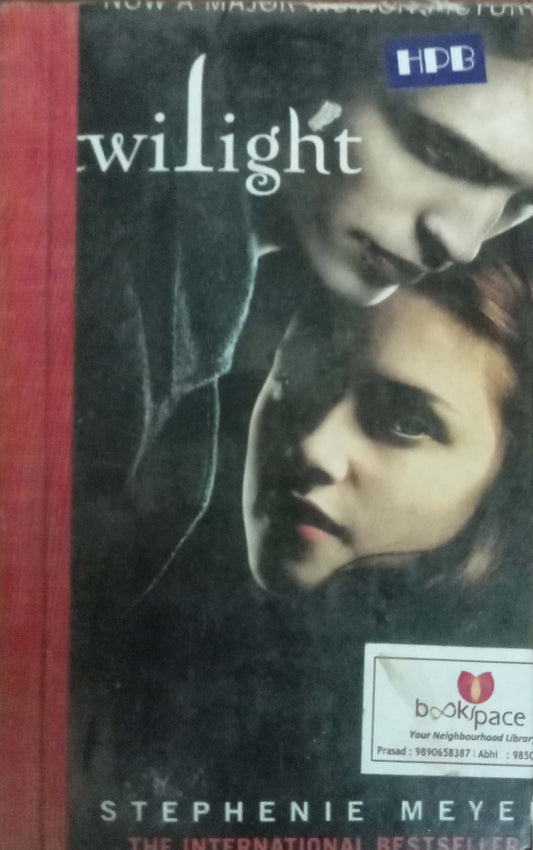 Twilight by Stephenie Meyer (Library Binding)