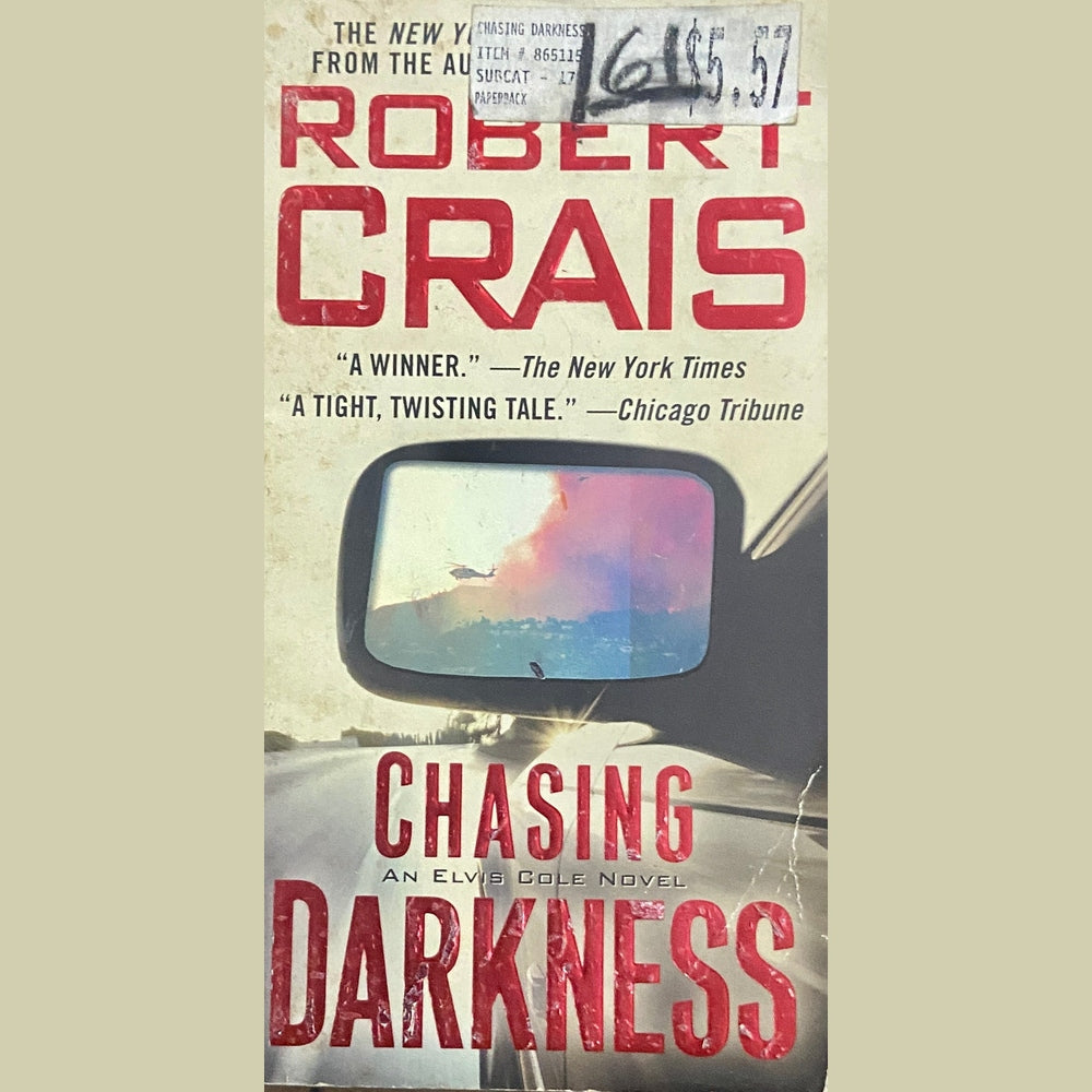 Chasing Darkness by Robert Crais  Inspire Bookspace Books inspire-bookspace.myshopify.com Half Price Books India