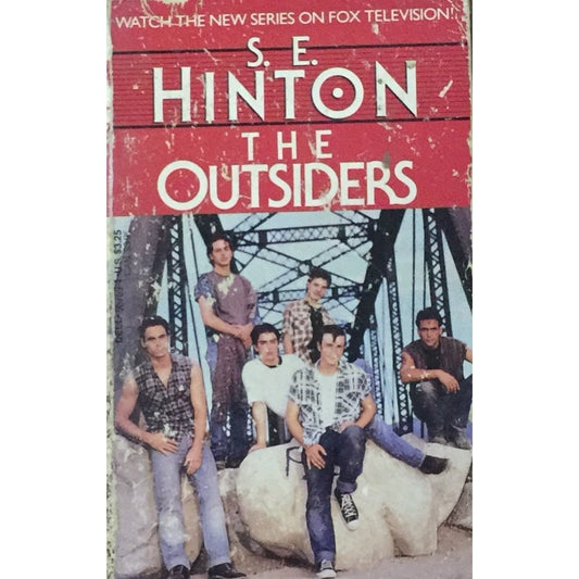 The Outsiders by S E Hinton  Half Price Books India Books inspire-bookspace.myshopify.com Half Price Books India