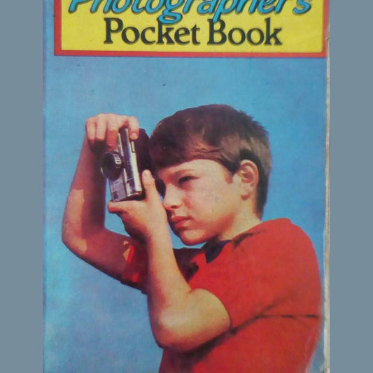 Young Photographer's Pocket book by Purnell  Half Price Books India Books inspire-bookspace.myshopify.com Half Price Books India